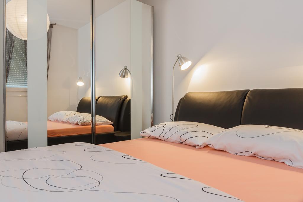 Sky Split Apartment Luaran gambar